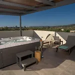 Zoe Seaside מלון 4*