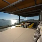 Zoe Seaside מלון 4*
