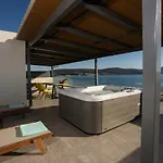מלון Zoe Seaside 4*