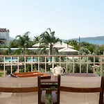Zoe Seaside מלון 4*
