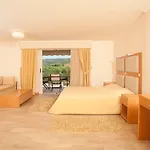מלון Zoe Seaside 4*